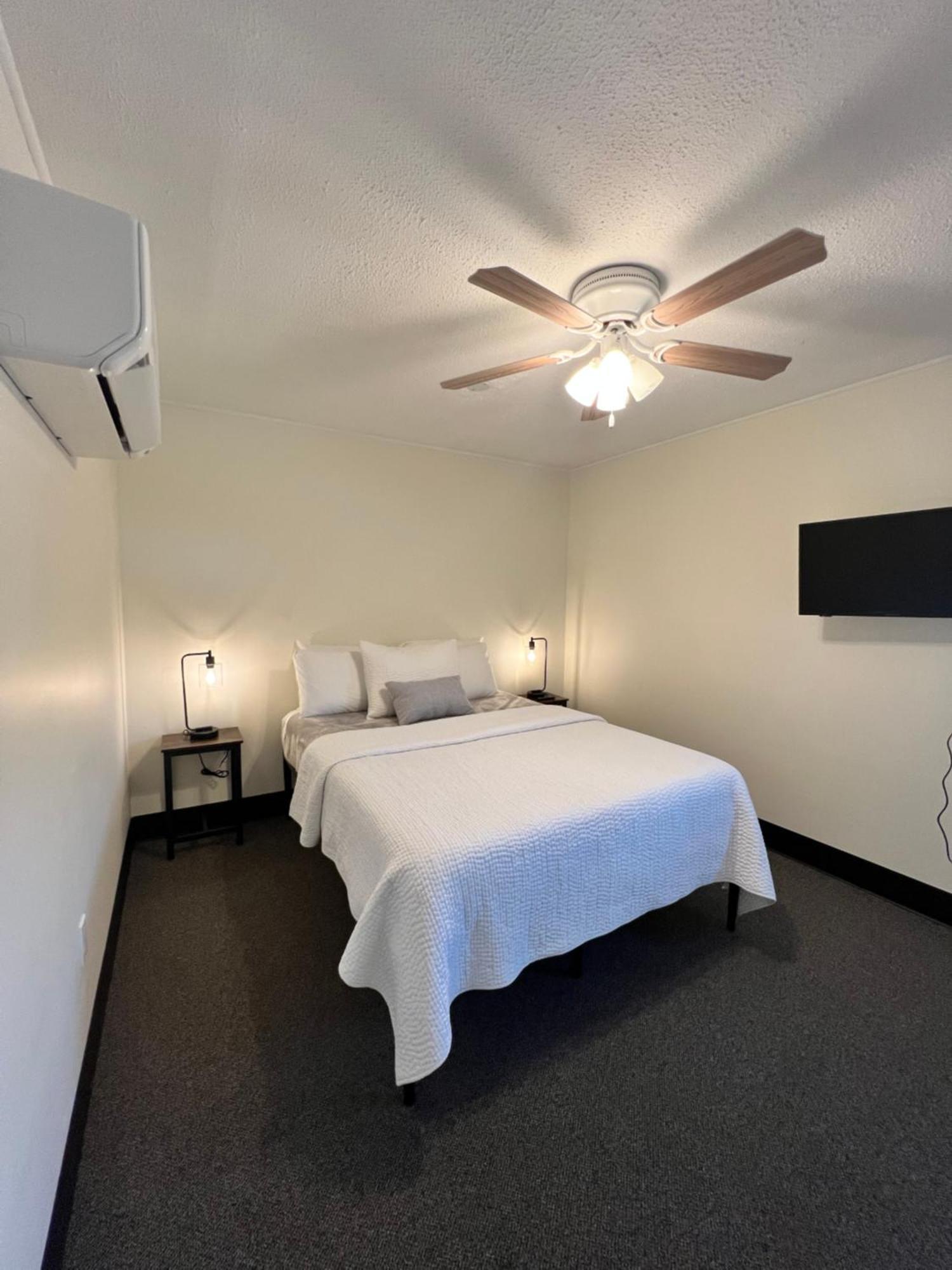 River City Inn Parsons 外观 照片